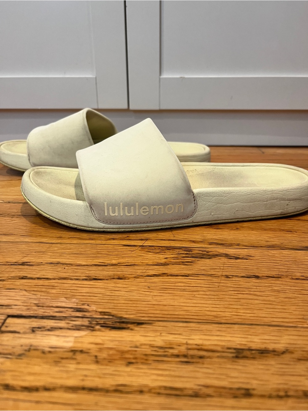 Lululemon light lime colored restfeel sandal